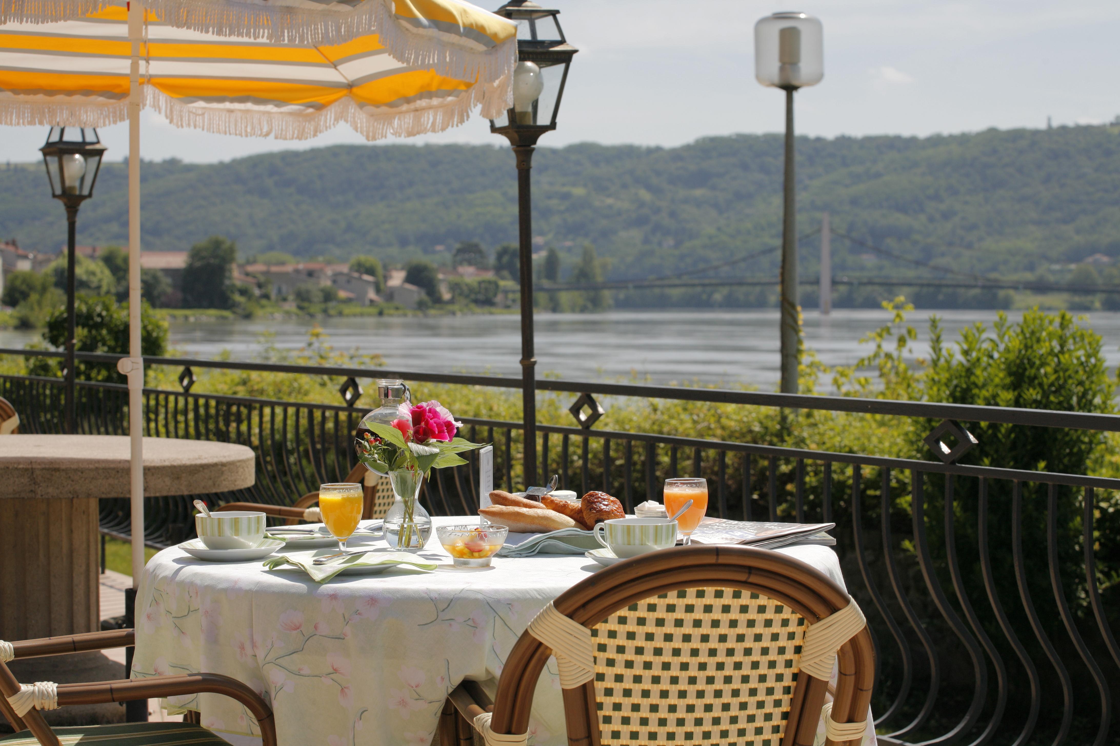 Hotel Beau Rivage Condrieu Esterno foto