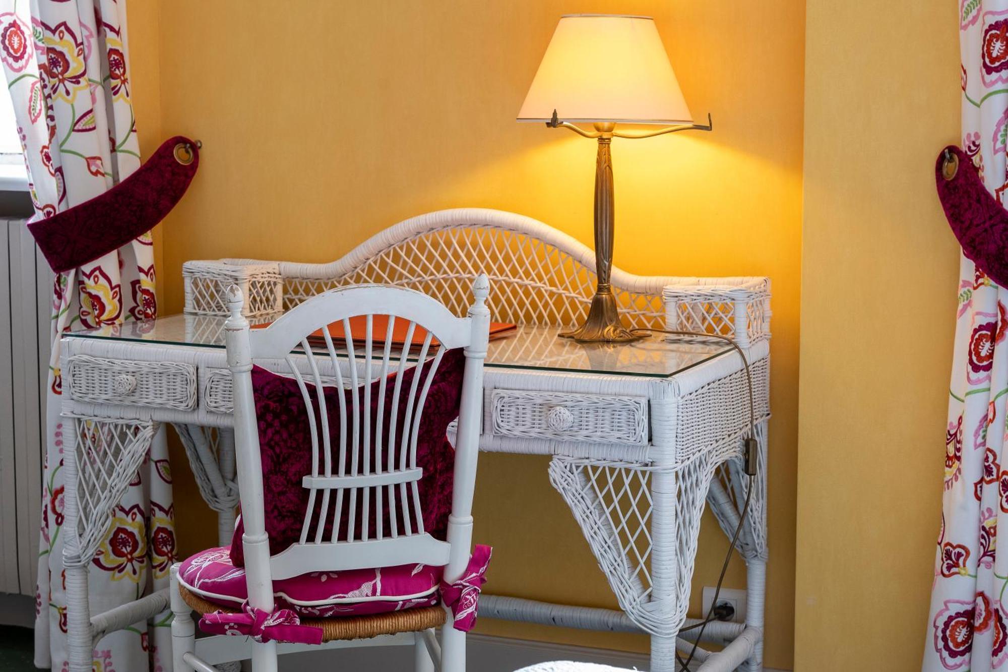 Hotel Beau Rivage Condrieu Esterno foto