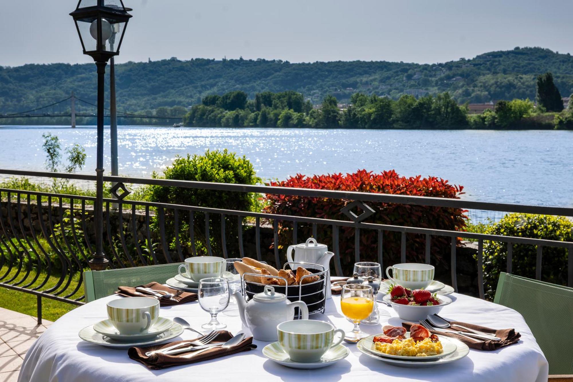 Hotel Beau Rivage Condrieu Esterno foto